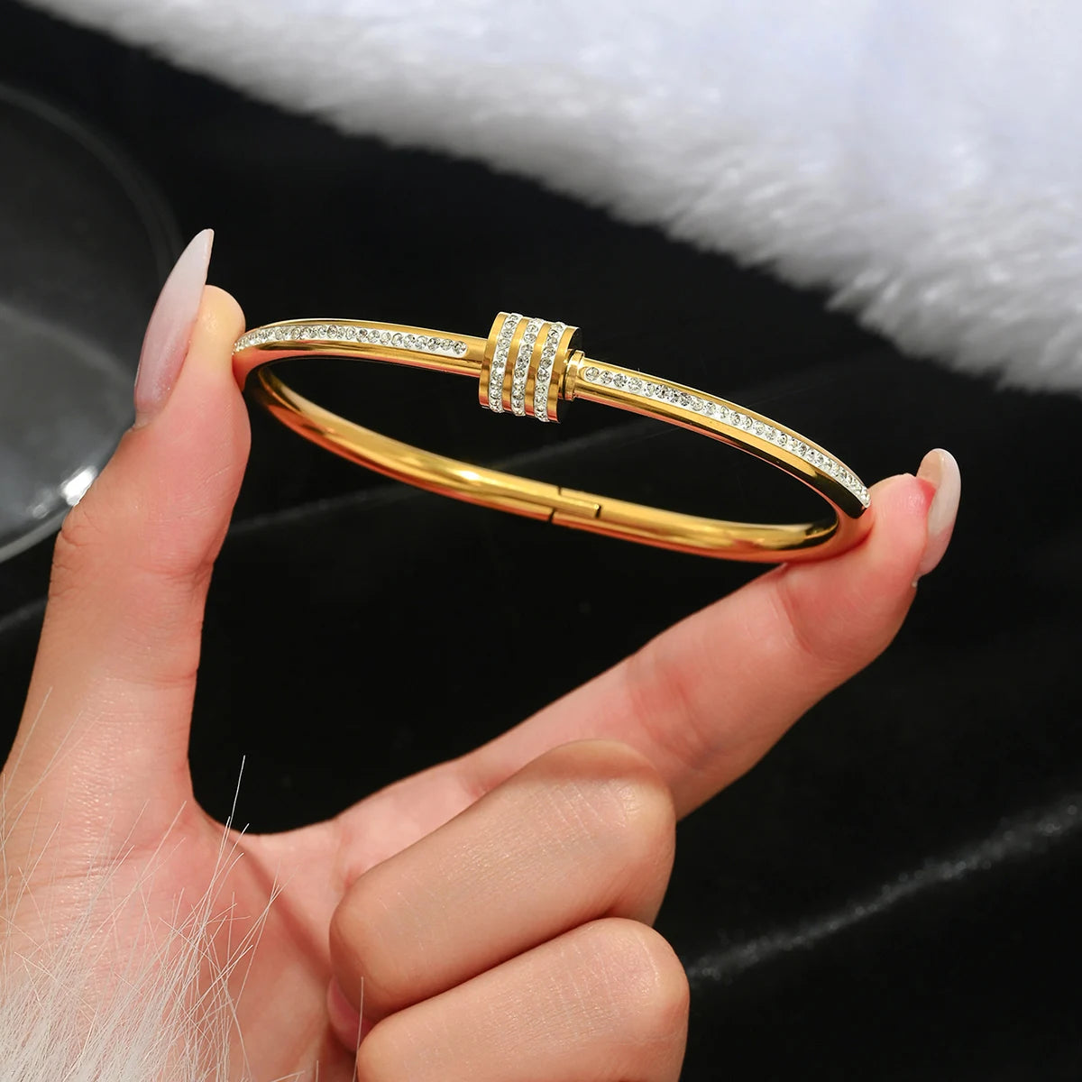 Stainless steel clover bracelet