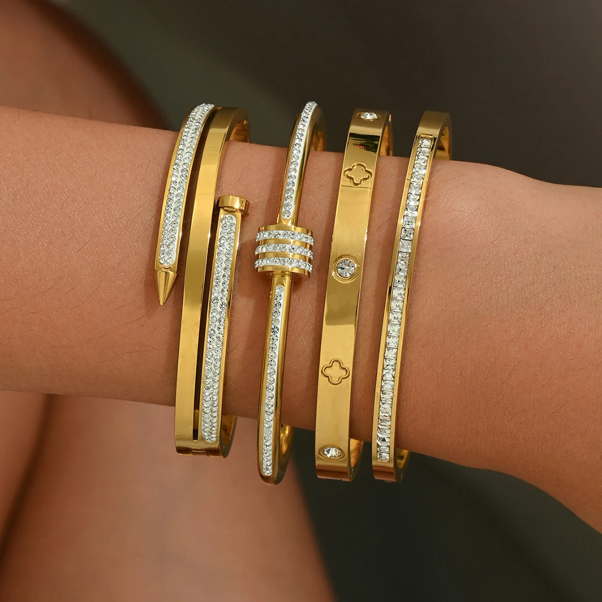 Stainless steel clover bracelet