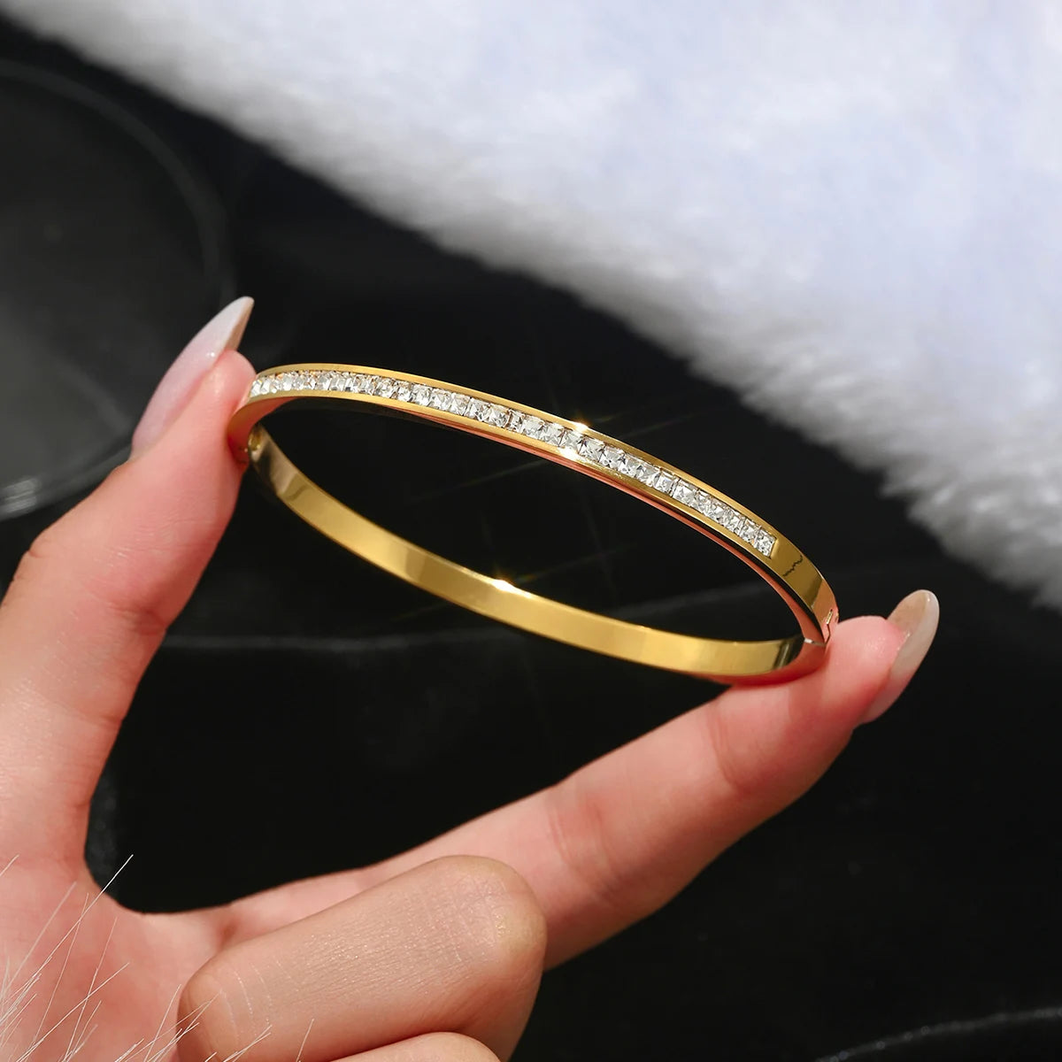 Stainless steel clover bracelet